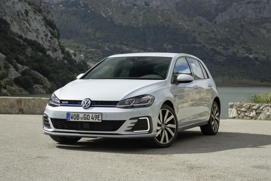  Volkswagen Golf GTE 2017 года  (WW) (фото 33 из 43)